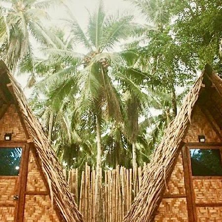 Готель "Triangle Hut" Camp Fuego Siargao Catangnan Екстер'єр фото