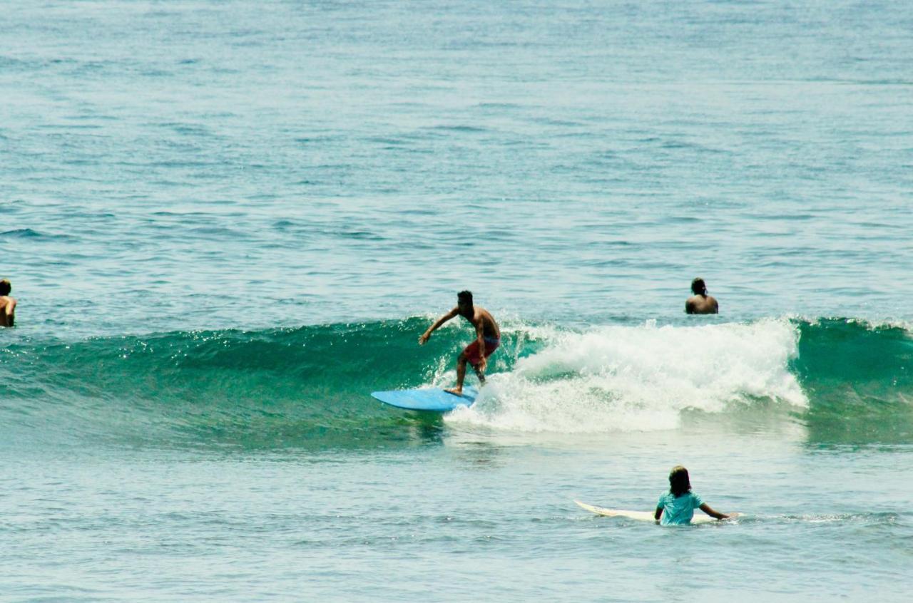 Готель "Triangle Hut" Camp Fuego Siargao Catangnan Екстер'єр фото